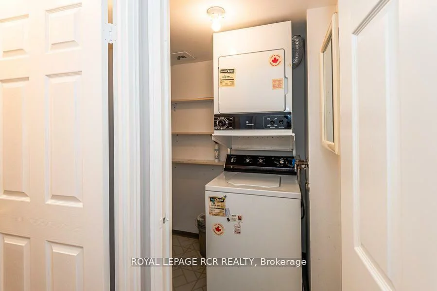 270, Davis, Central Newmarket, Newmarket