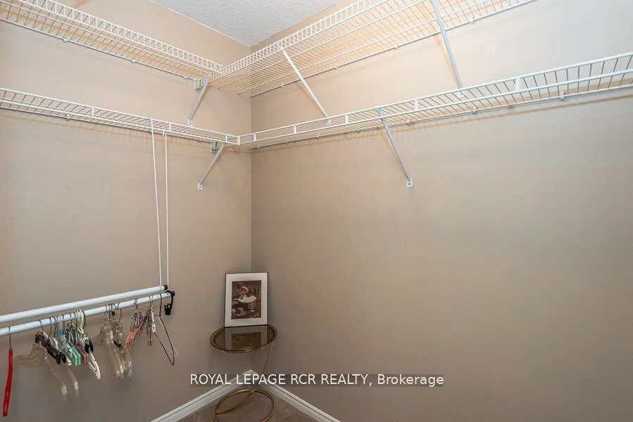 270, Davis, Central Newmarket, Newmarket