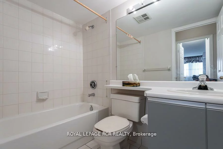 270, Davis, Central Newmarket, Newmarket