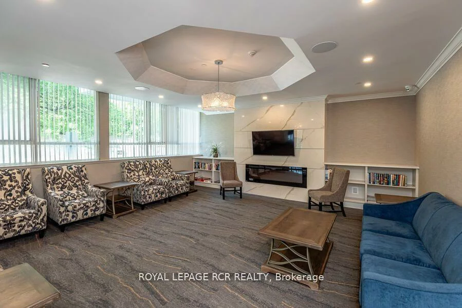 270, Davis, Central Newmarket, Newmarket