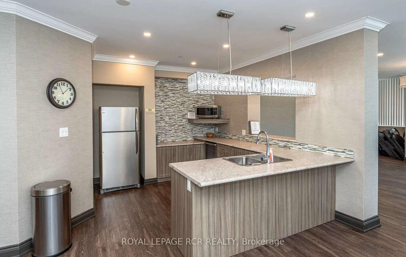 270, Davis, Central Newmarket, Newmarket