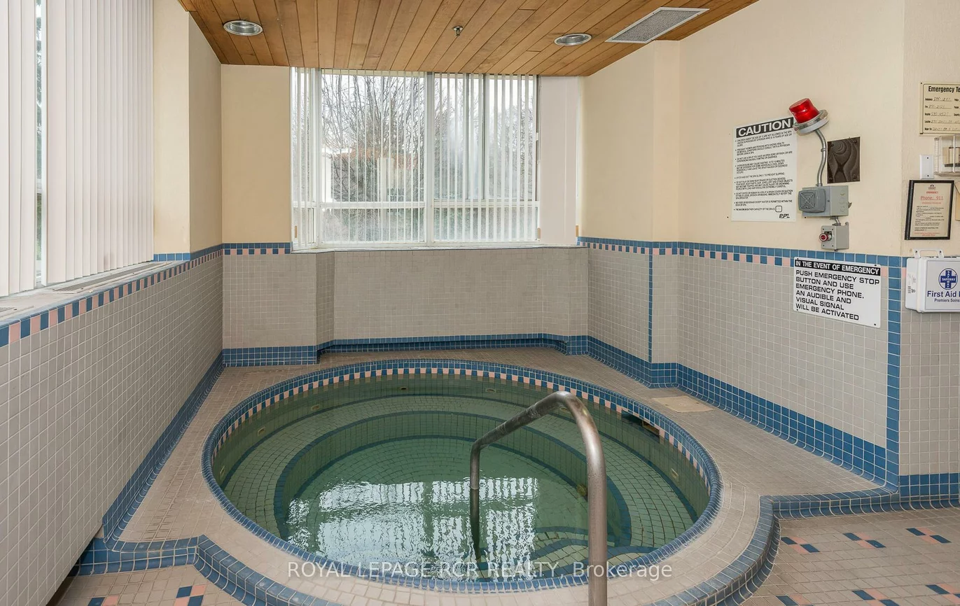 270, Davis, Central Newmarket, Newmarket