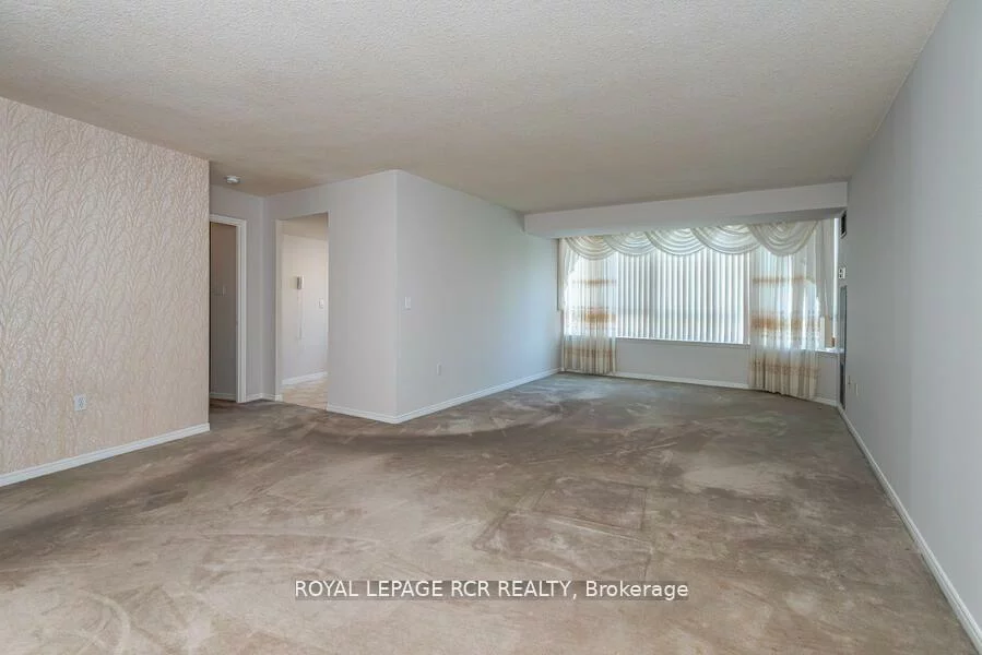 270, Davis, Central Newmarket, Newmarket