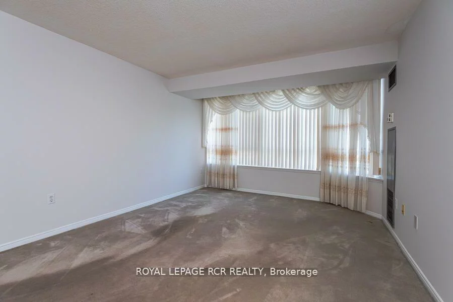 270, Davis, Central Newmarket, Newmarket