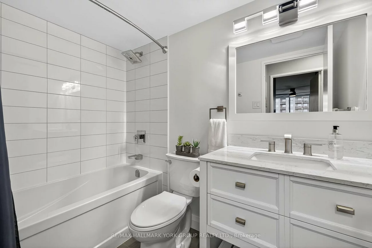 250, Davis, Central Newmarket, Newmarket