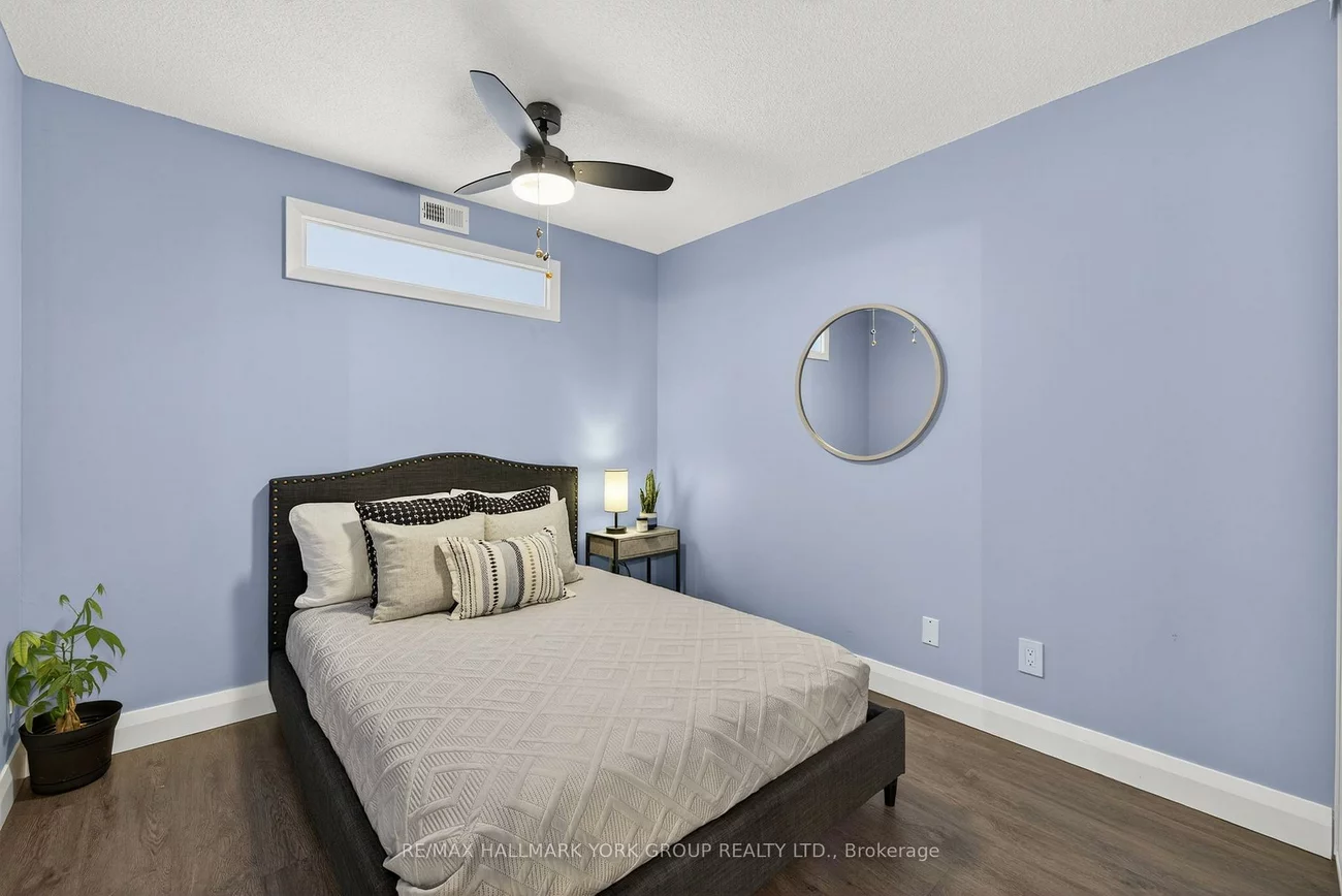 250, Davis, Central Newmarket, Newmarket