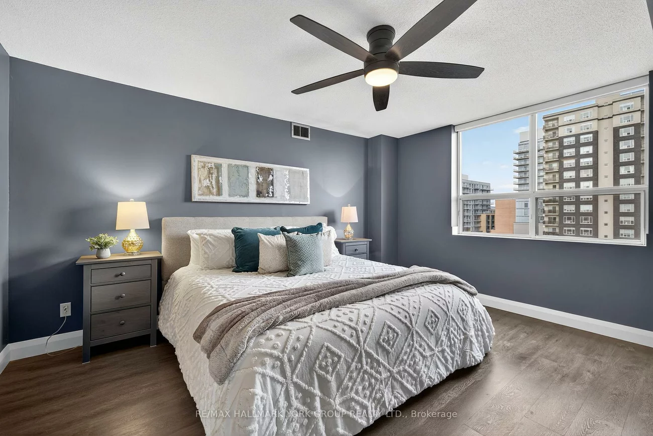 250, Davis, Central Newmarket, Newmarket