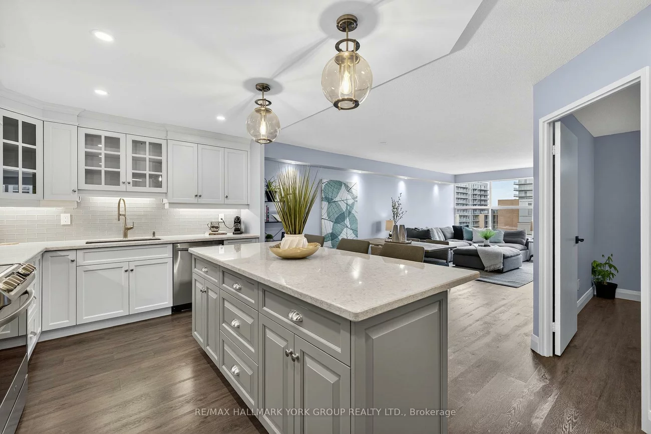 250, Davis, Central Newmarket, Newmarket