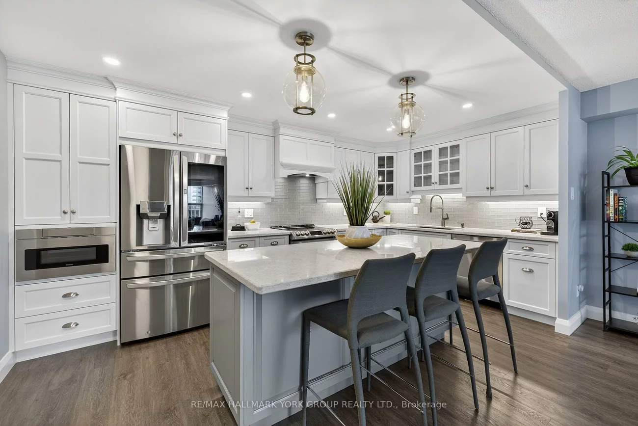 250, Davis, Central Newmarket, Newmarket