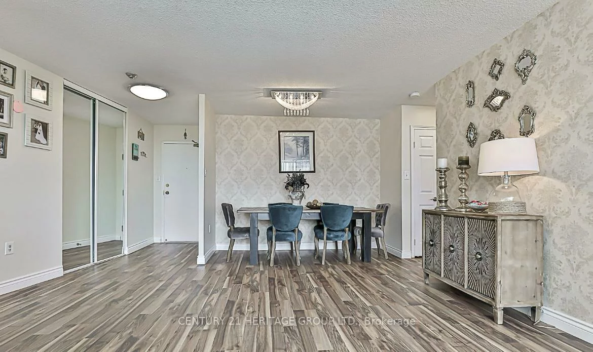 270, Davis, Central Newmarket, Newmarket