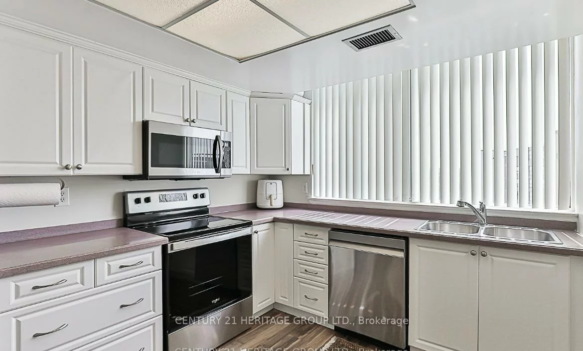 270, Davis, Central Newmarket, Newmarket