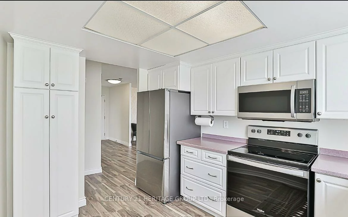 270, Davis, Central Newmarket, Newmarket