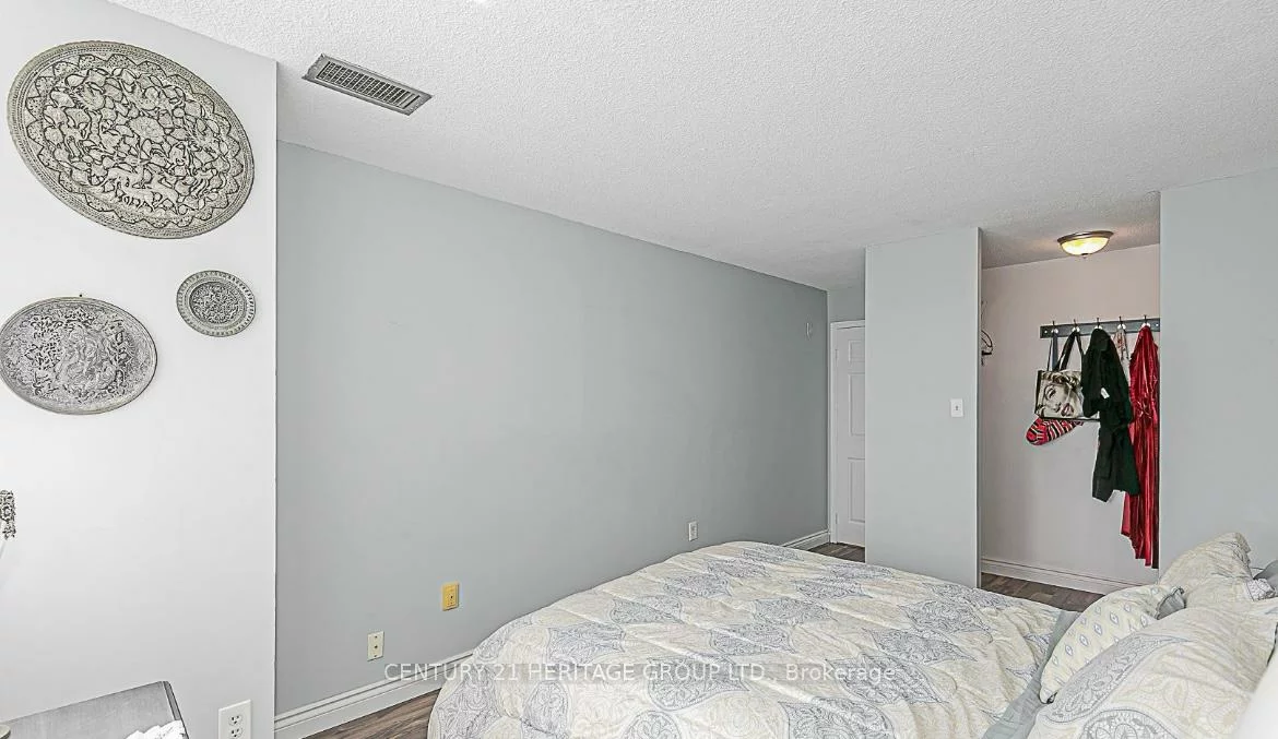 270, Davis, Central Newmarket, Newmarket