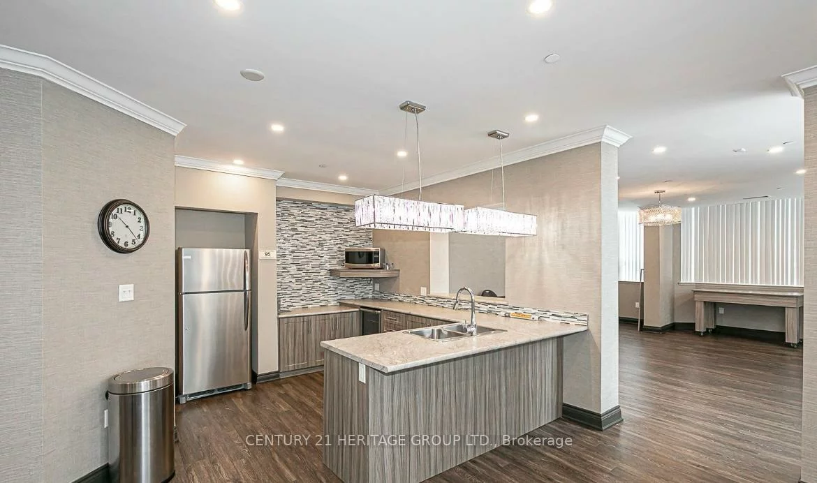 270, Davis, Central Newmarket, Newmarket