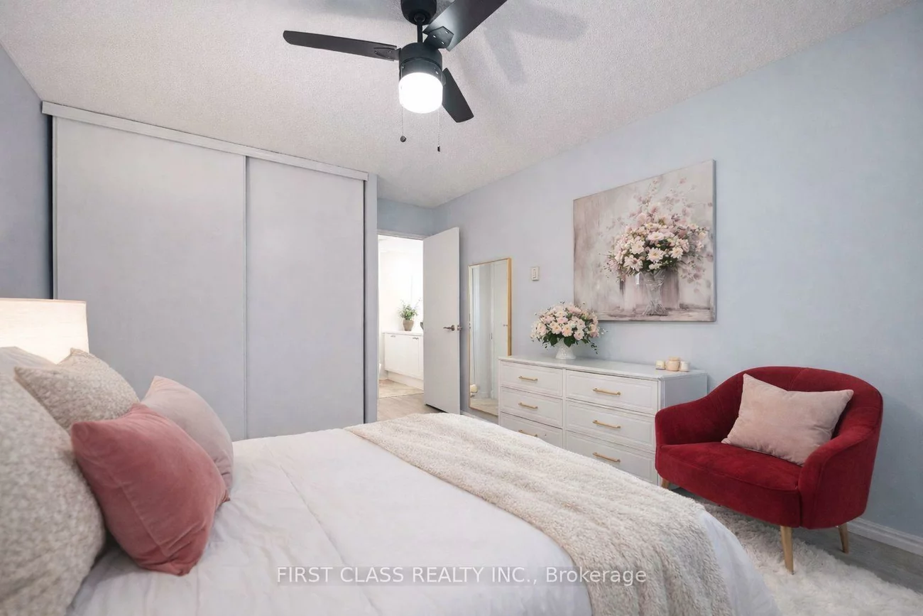 260, Davis, Central Newmarket, Newmarket