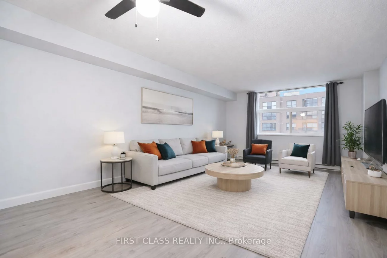 260, Davis, Central Newmarket, Newmarket