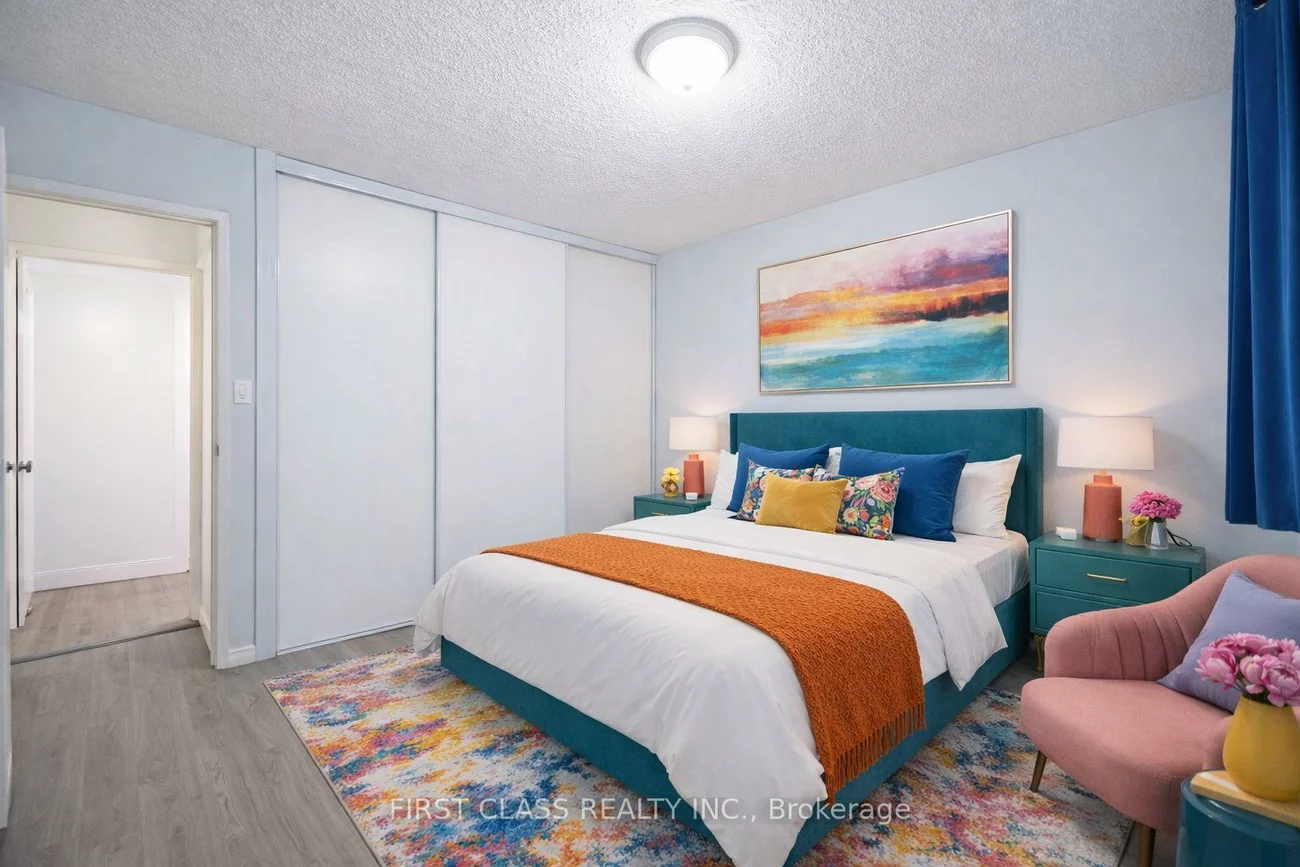 260, Davis, Central Newmarket, Newmarket