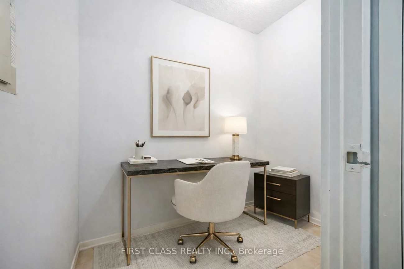 260, Davis, Central Newmarket, Newmarket