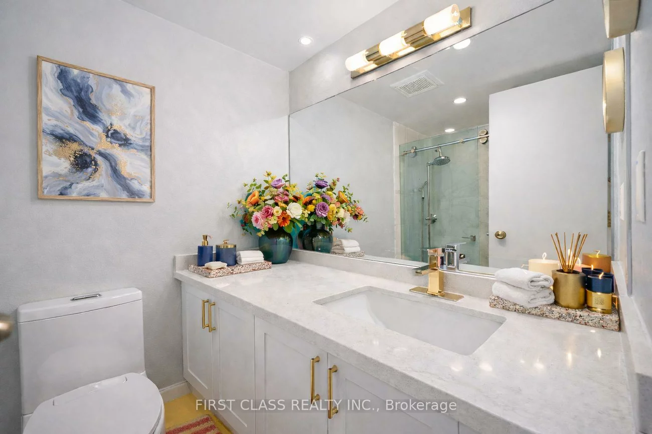 260, Davis, Central Newmarket, Newmarket