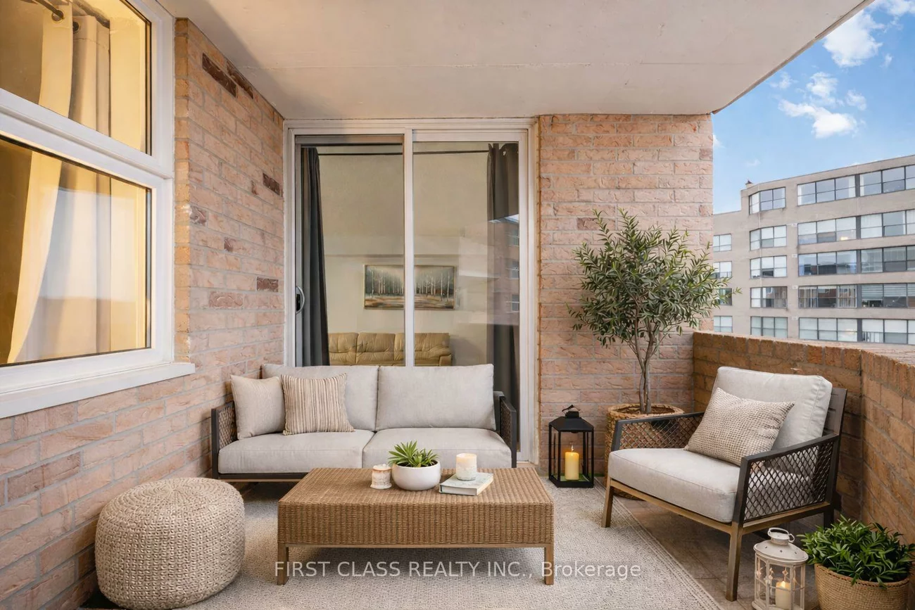 260, Davis, Central Newmarket, Newmarket