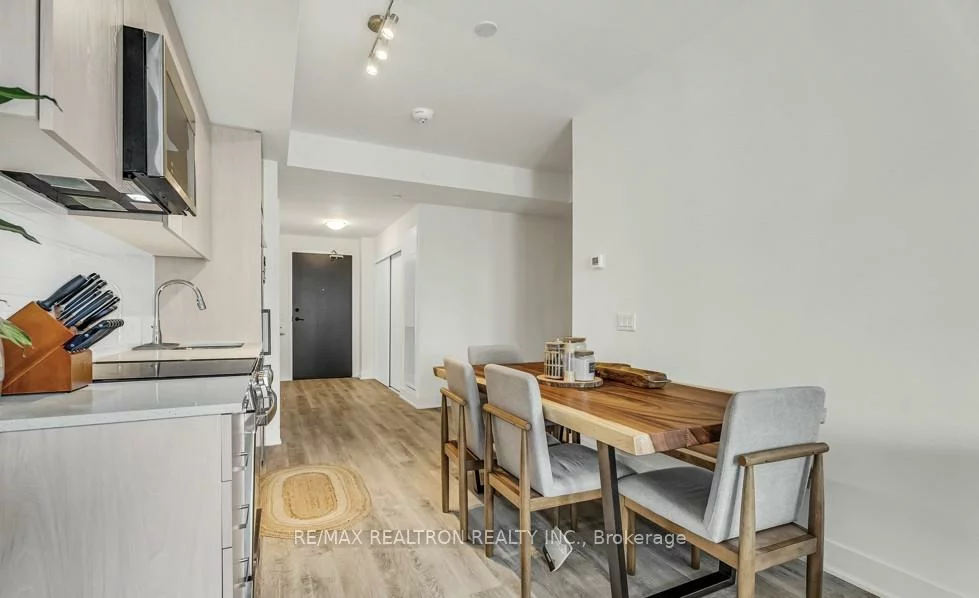 185, Deerfield, Central Newmarket, Newmarket