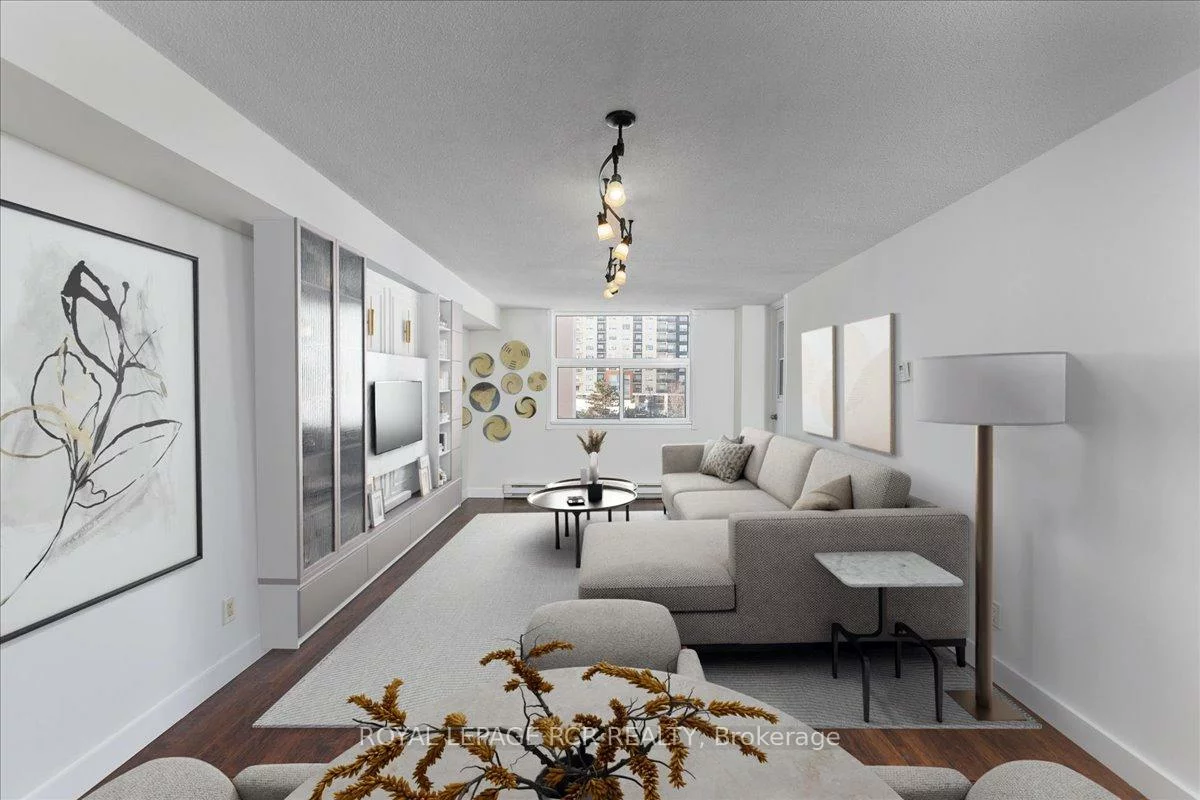 260, Davis, Central Newmarket, Newmarket