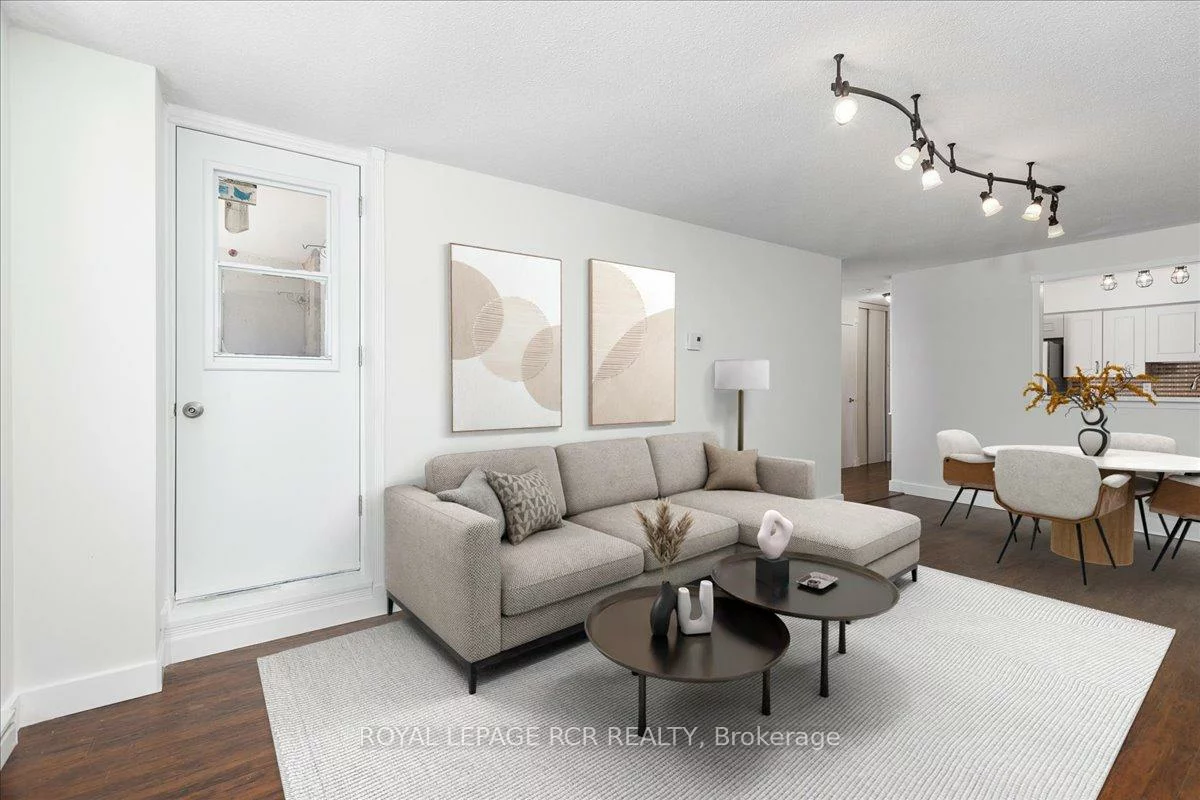 260, Davis, Central Newmarket, Newmarket