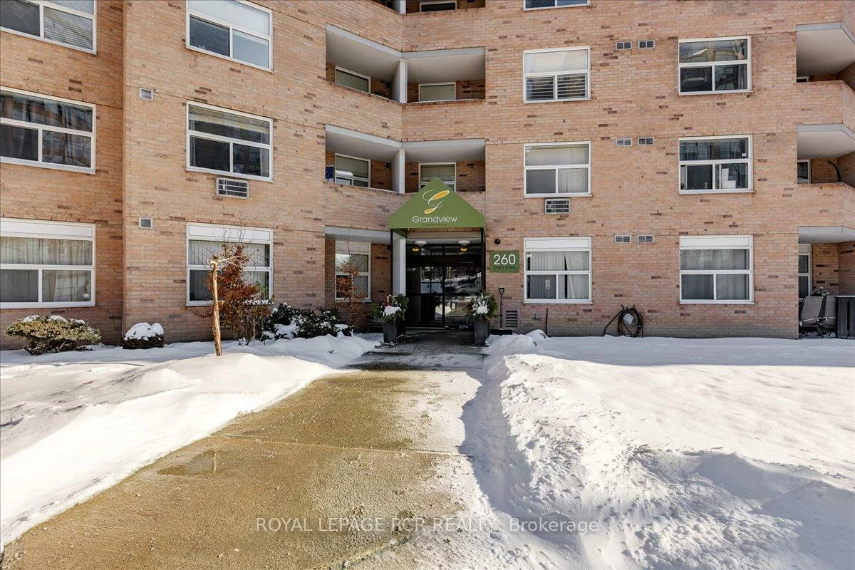 260, Davis, Central Newmarket, Newmarket