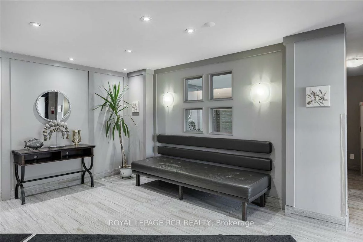 260, Davis, Central Newmarket, Newmarket