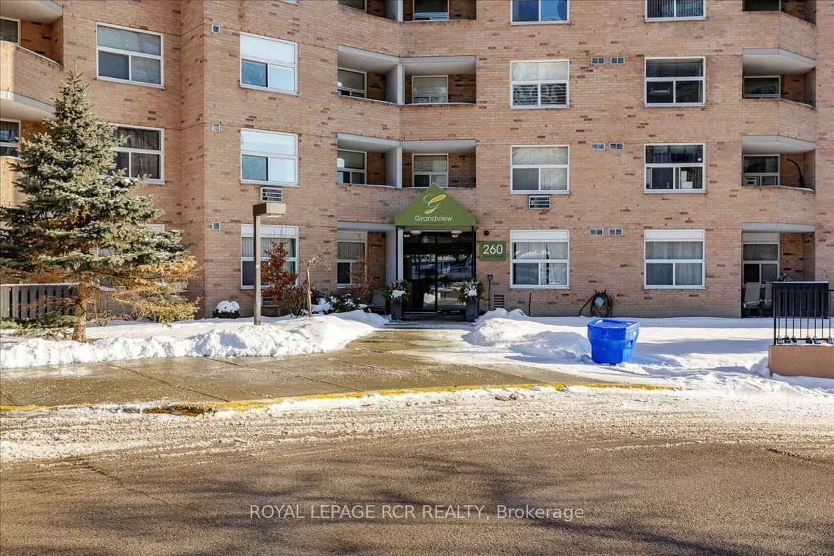 260, Davis, Central Newmarket, Newmarket