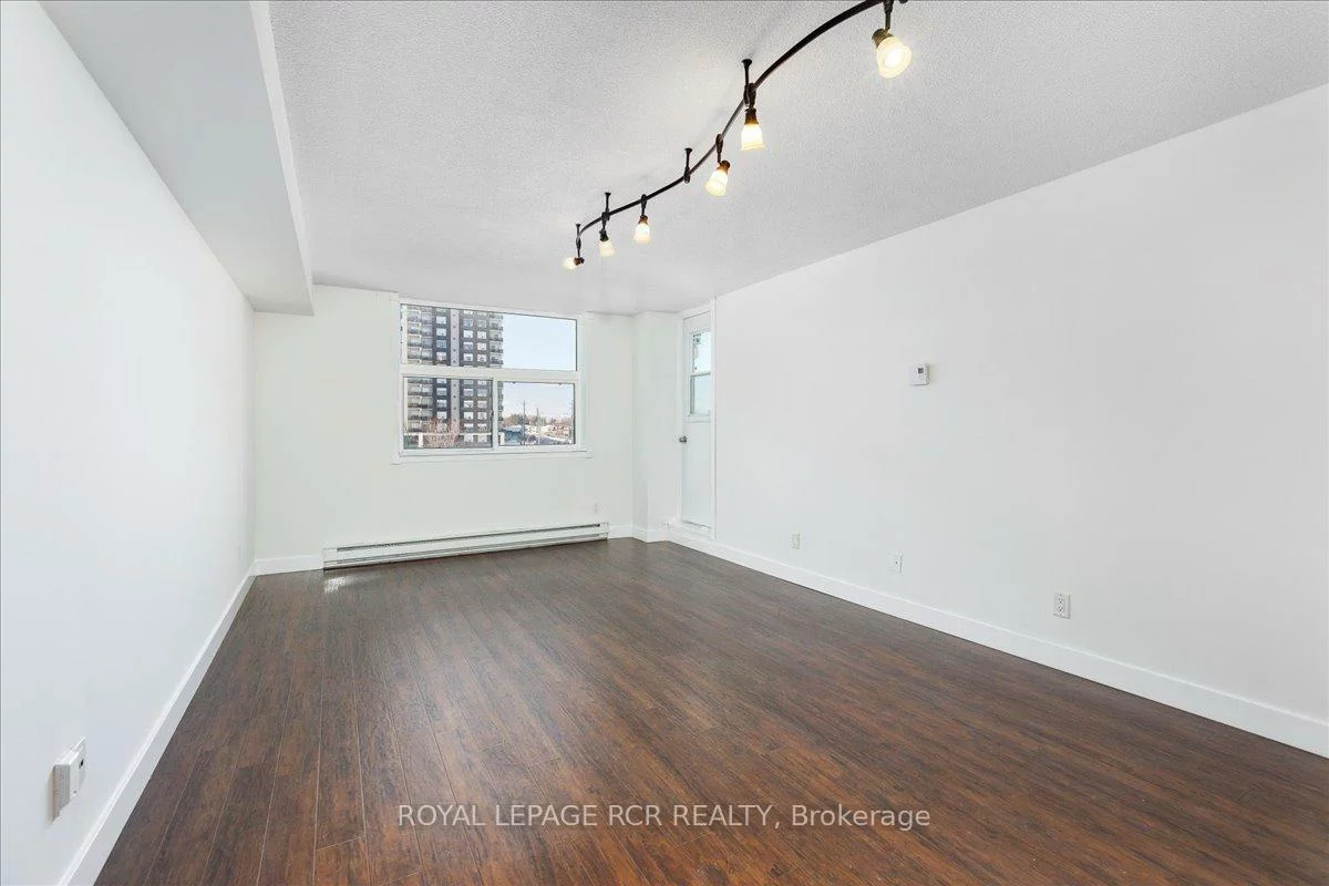 260, Davis, Central Newmarket, Newmarket