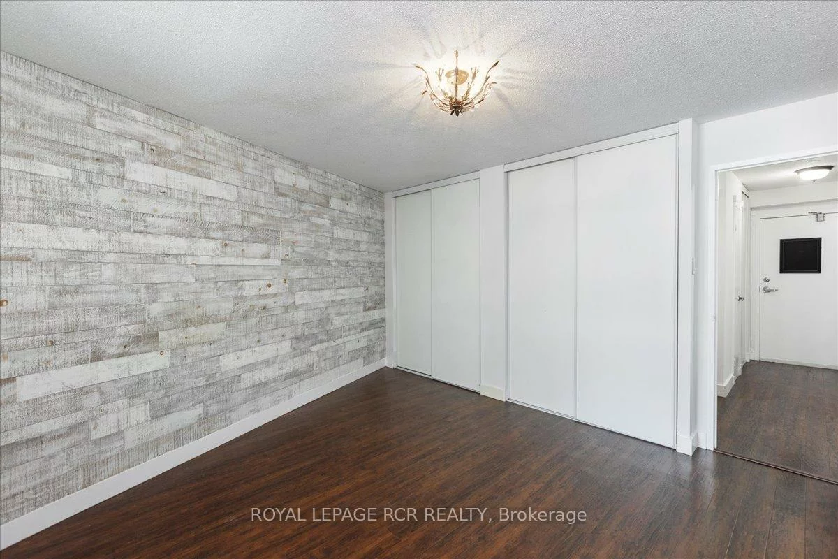 260, Davis, Central Newmarket, Newmarket