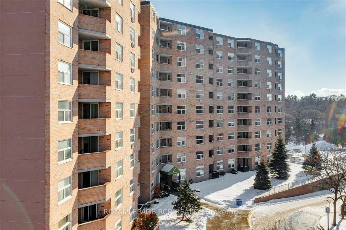 260, Davis, Central Newmarket, Newmarket