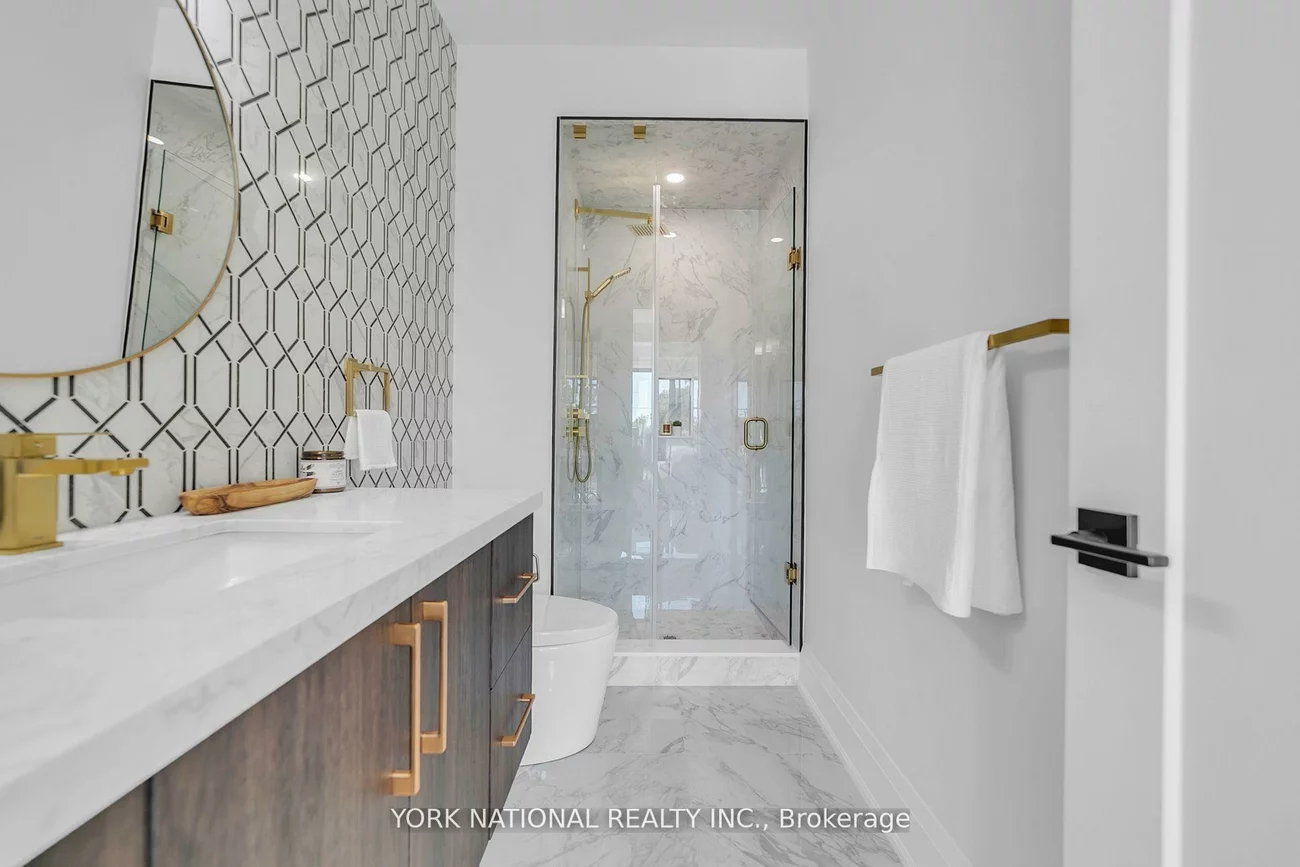 59, Charles, Central Newmarket, Newmarket