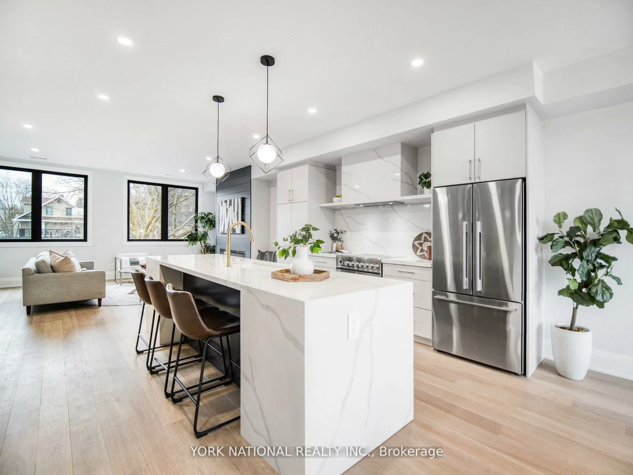 59, Charles, Central Newmarket, Newmarket