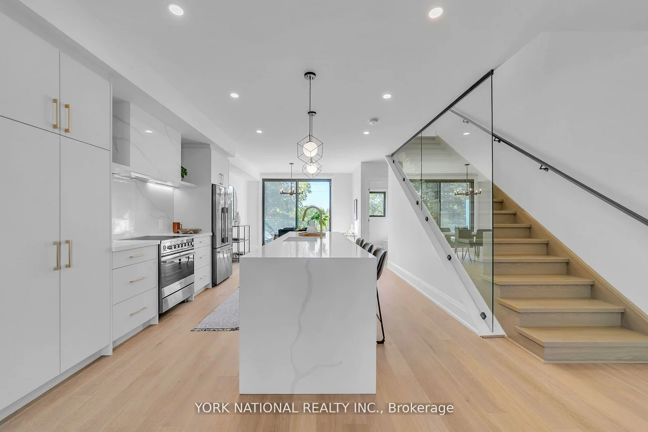 59, Charles, Central Newmarket, Newmarket