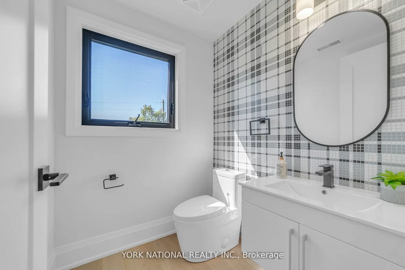 59, Charles, Central Newmarket, Newmarket