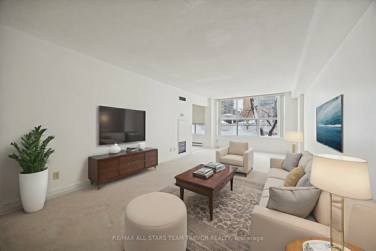 250, Davis, Central Newmarket, Newmarket