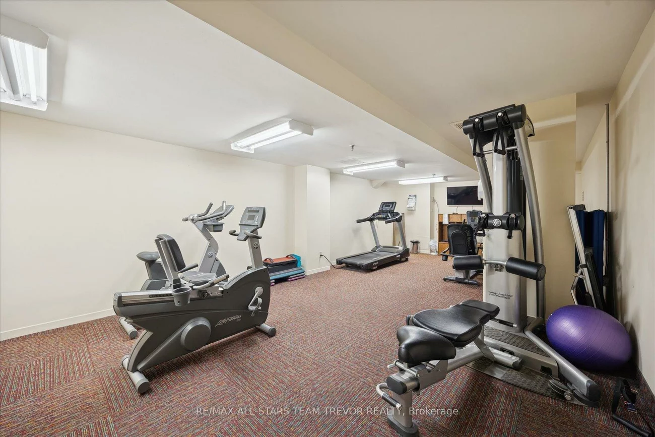 250, Davis, Central Newmarket, Newmarket