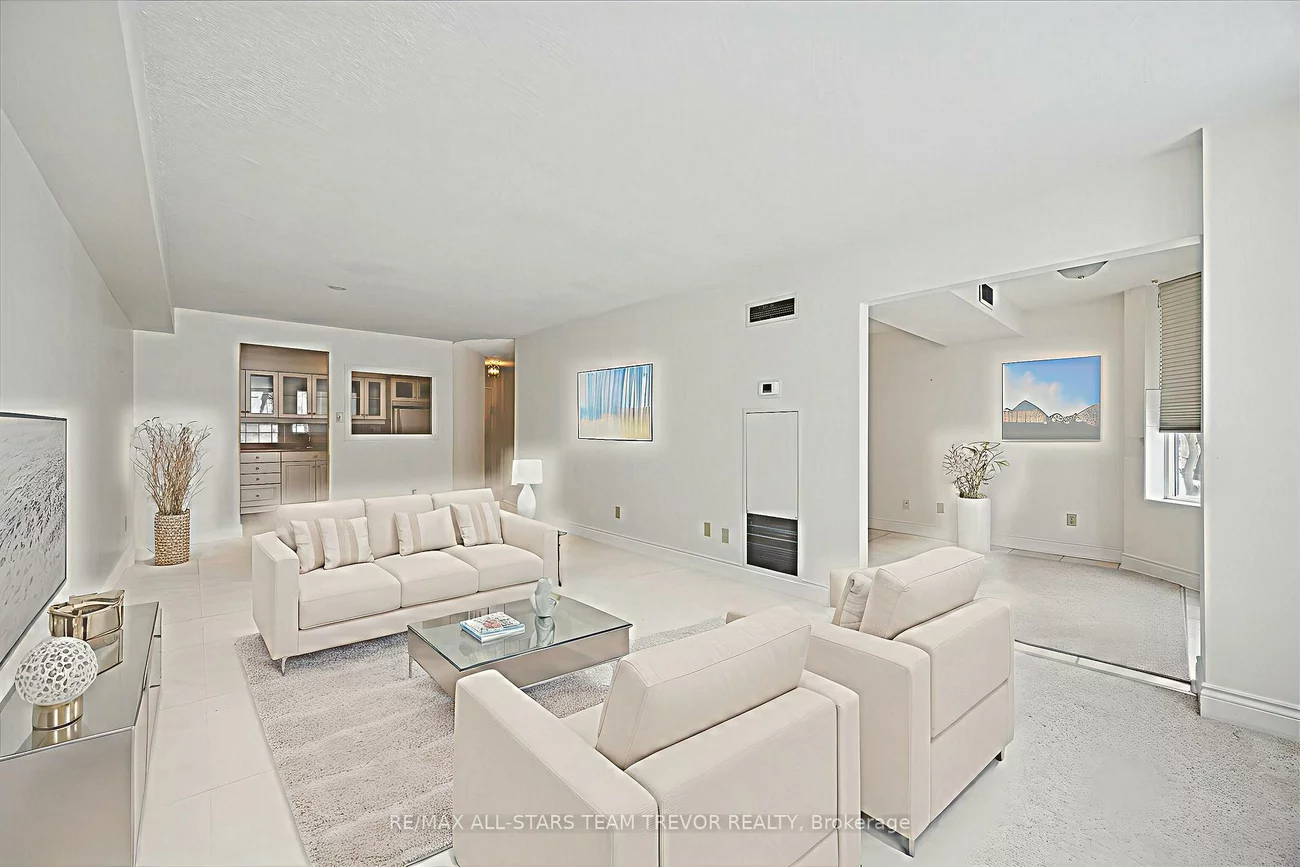 250, Davis, Central Newmarket, Newmarket