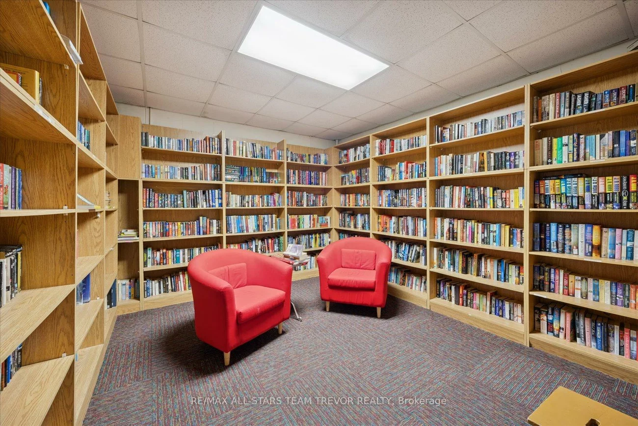 250, Davis, Central Newmarket, Newmarket