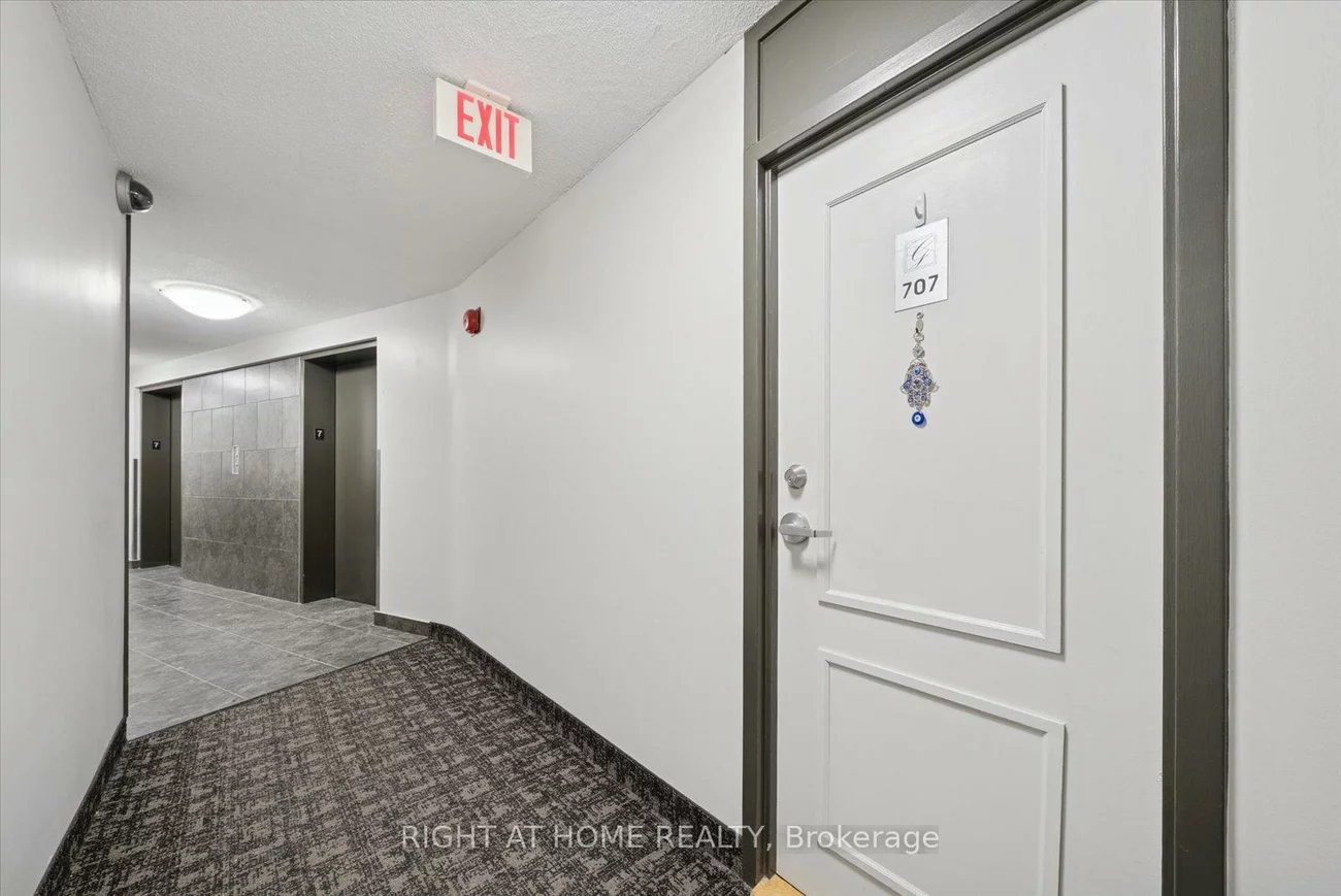 260, Davis, Central Newmarket, Newmarket