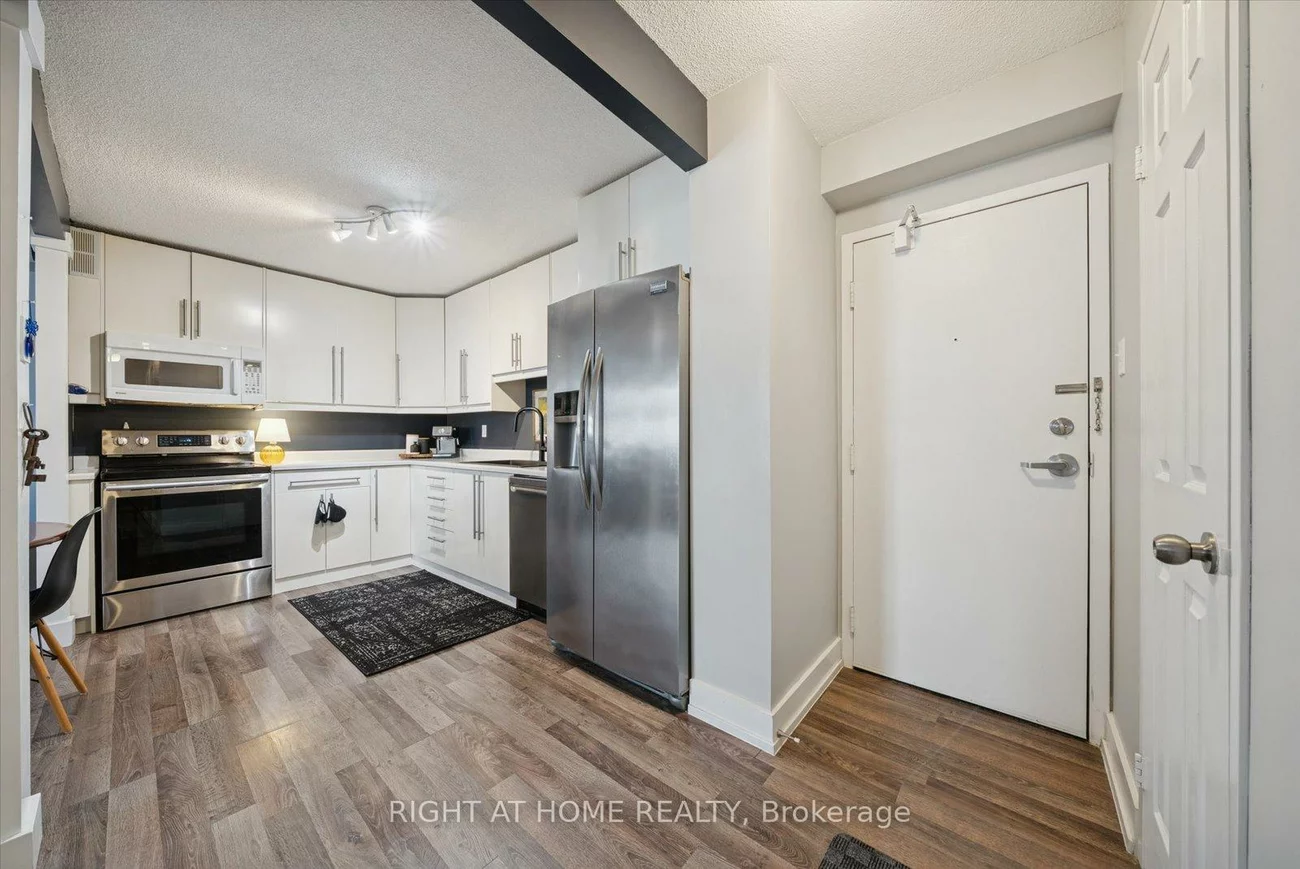 260, Davis, Central Newmarket, Newmarket