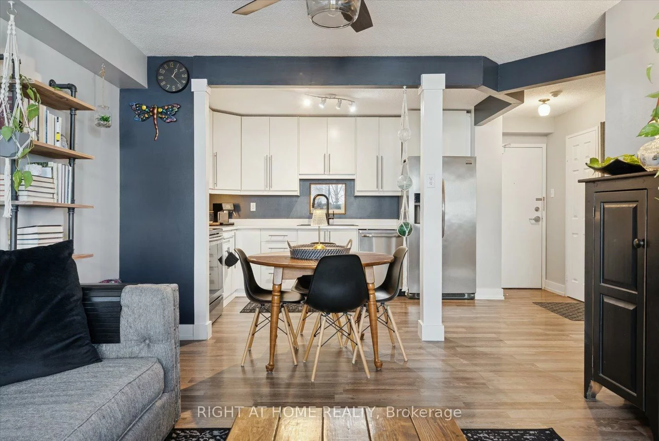 260, Davis, Central Newmarket, Newmarket