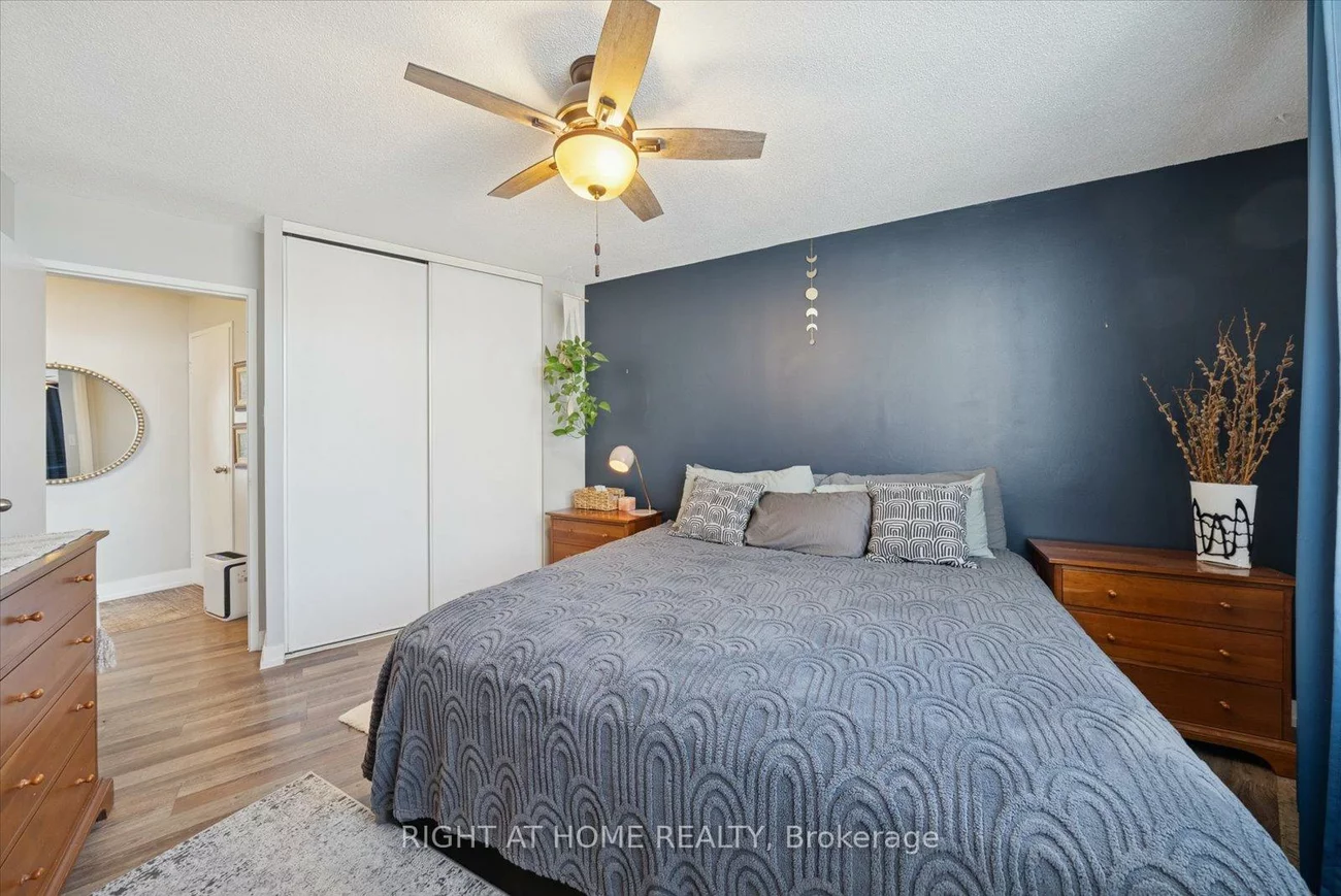 260, Davis, Central Newmarket, Newmarket