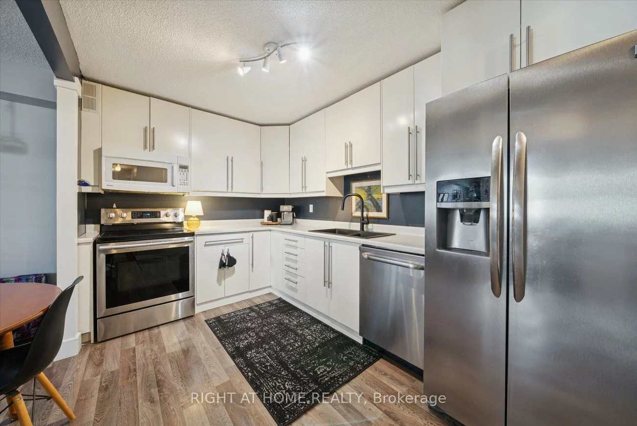 260, Davis, Central Newmarket, Newmarket