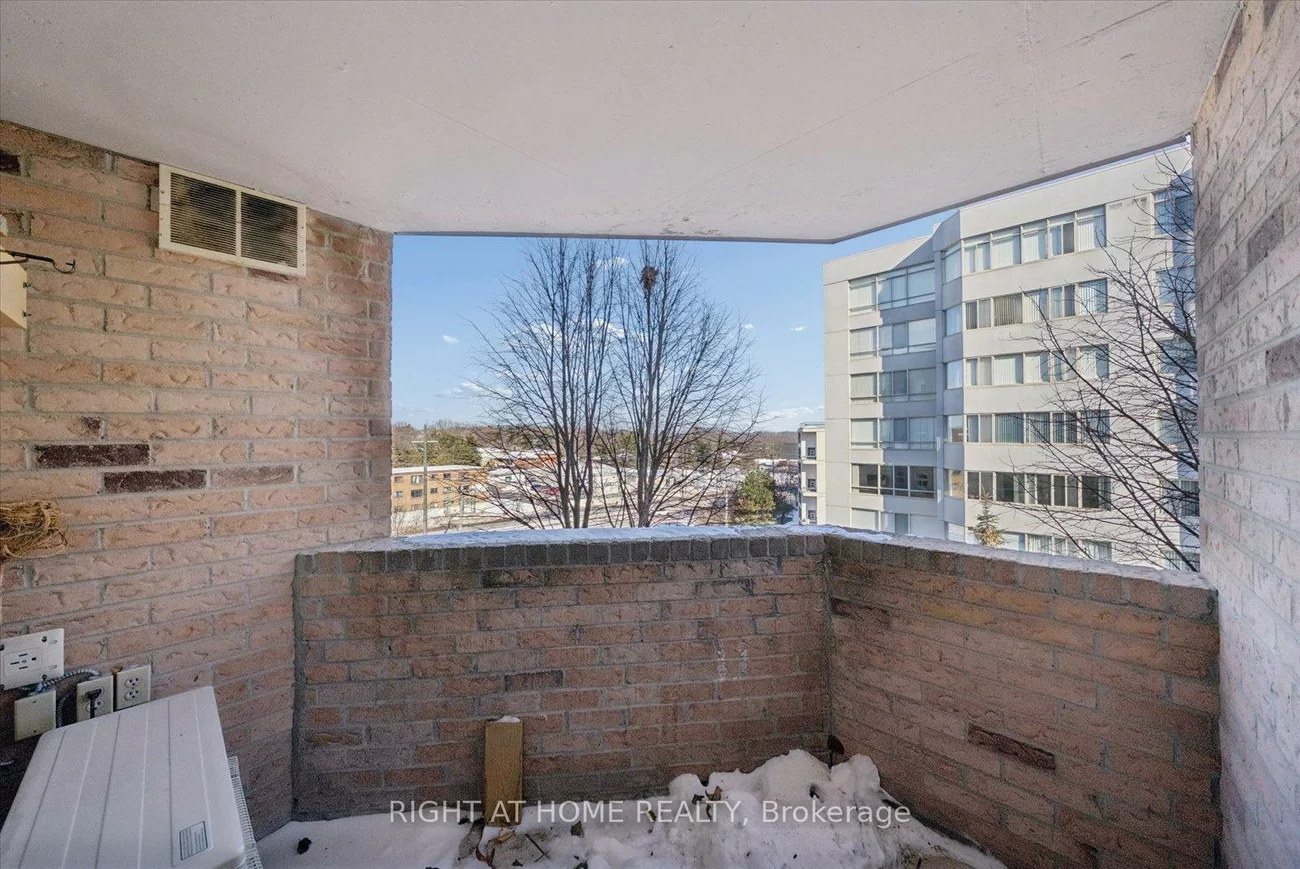 260, Davis, Central Newmarket, Newmarket