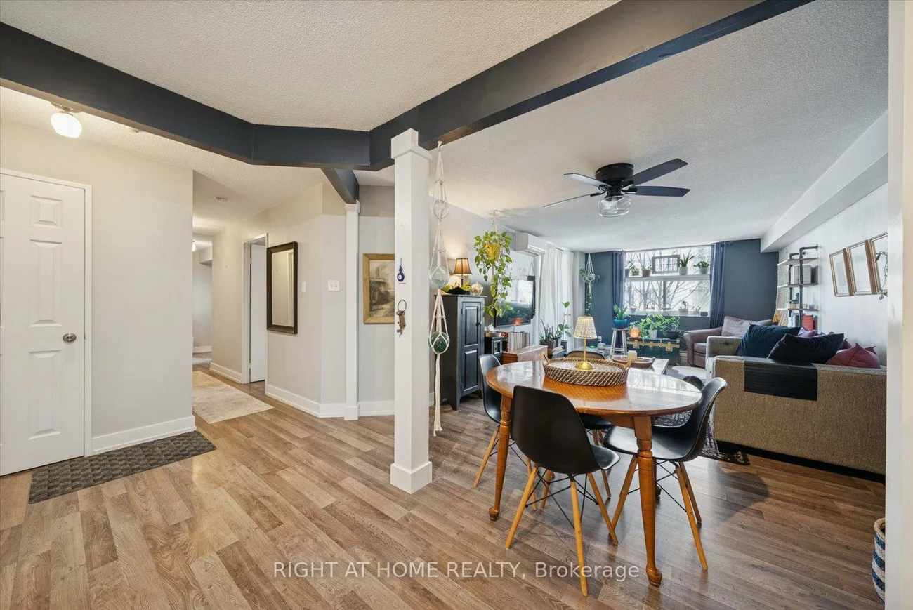 260, Davis, Central Newmarket, Newmarket