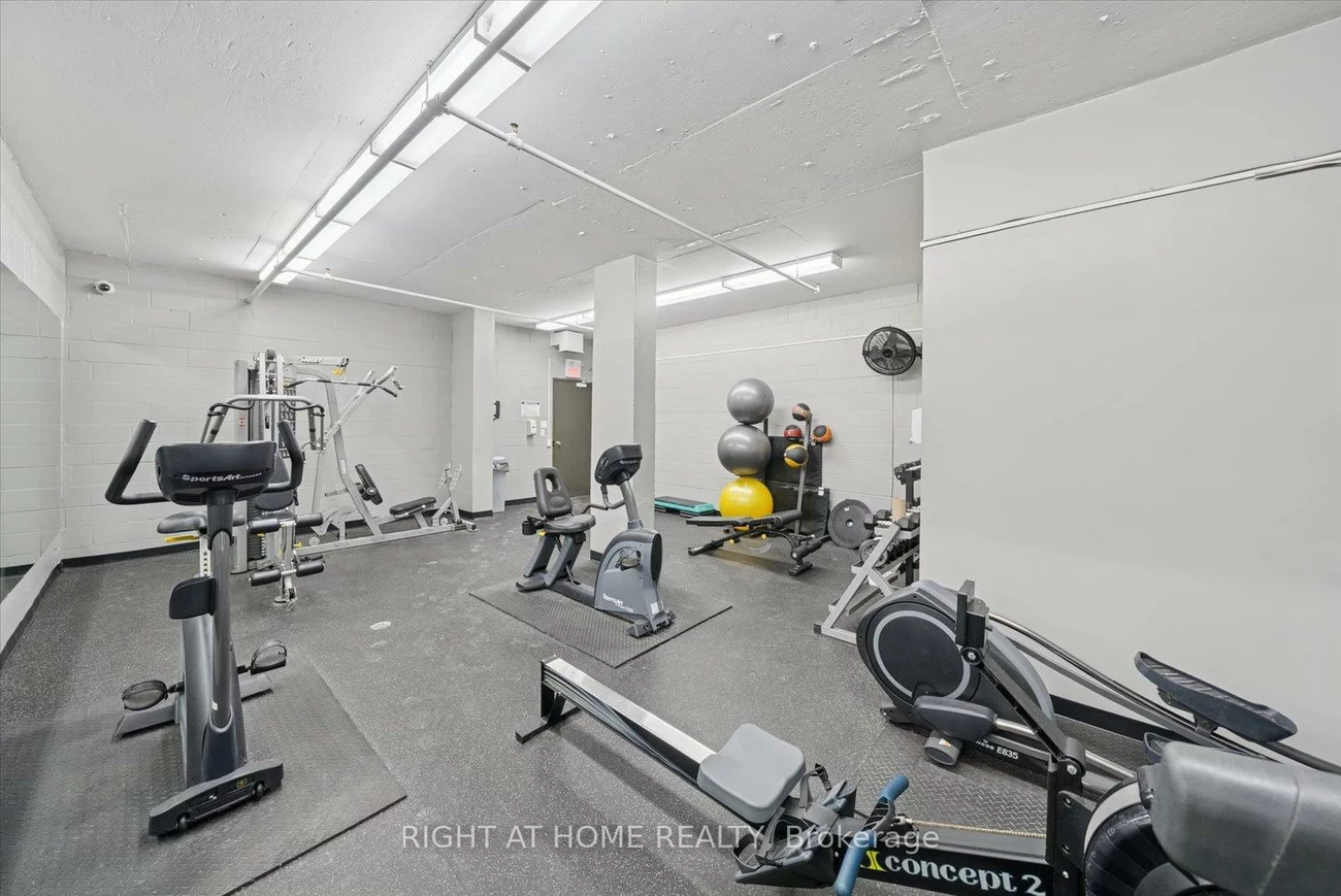 260, Davis, Central Newmarket, Newmarket