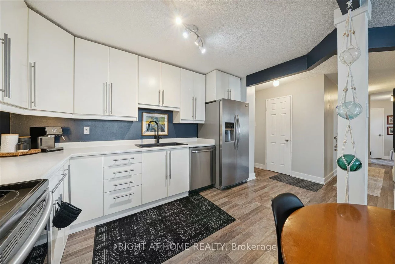 260, Davis, Central Newmarket, Newmarket